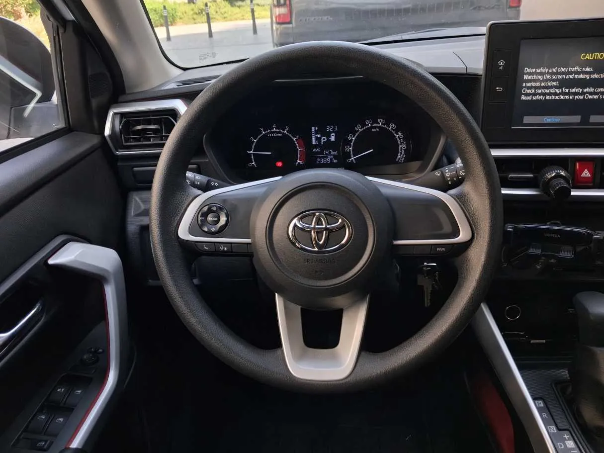 Car image 16