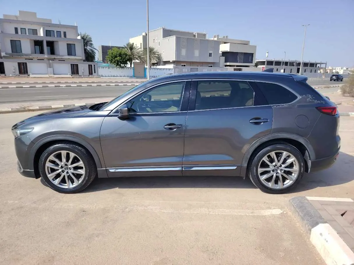 Car image 8