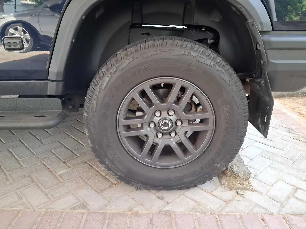 Car image 9