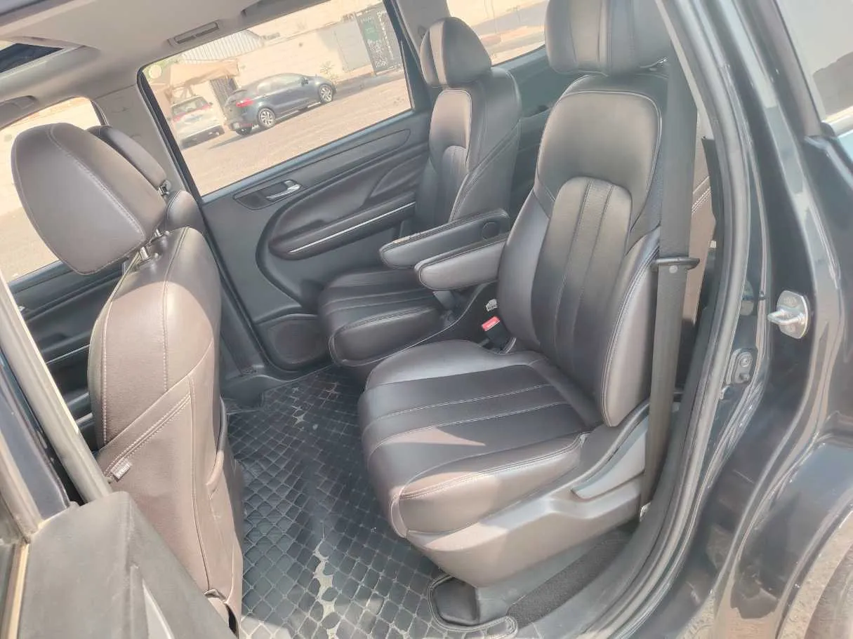 Car image 17