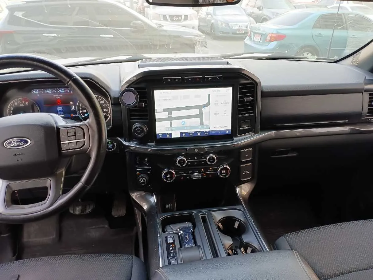 Car image 11