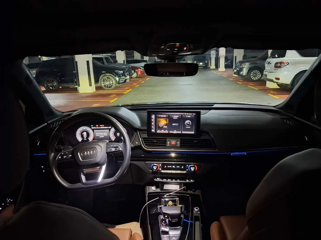 Car image 15