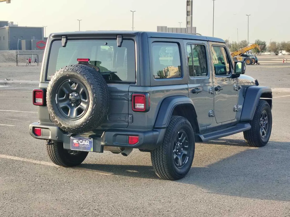 Car image 5