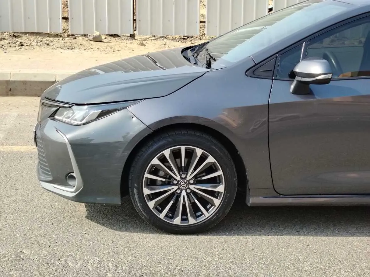 Car image 9