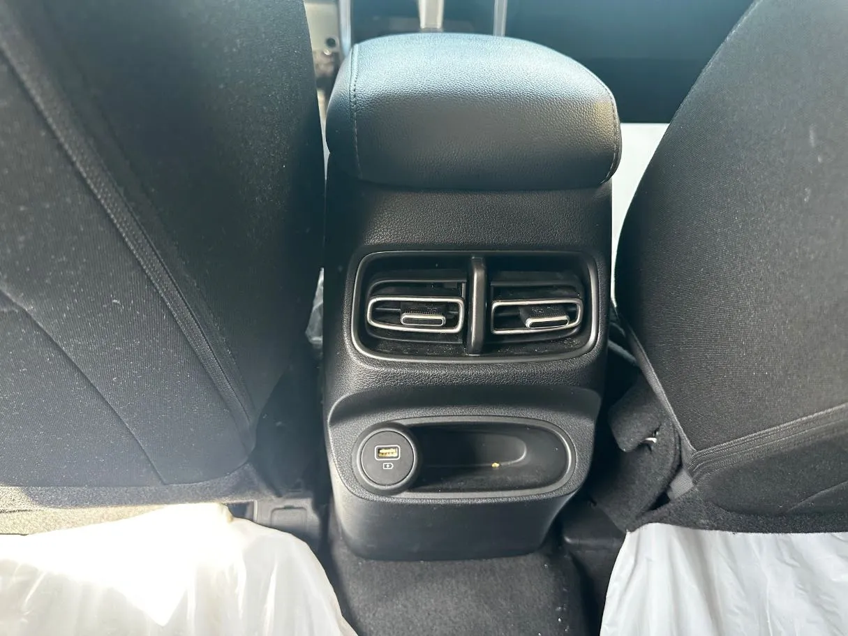Car image 27