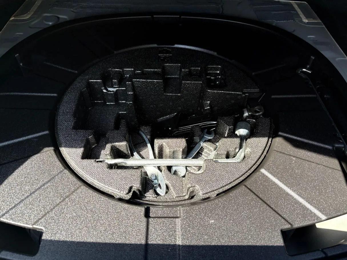 Car image 27