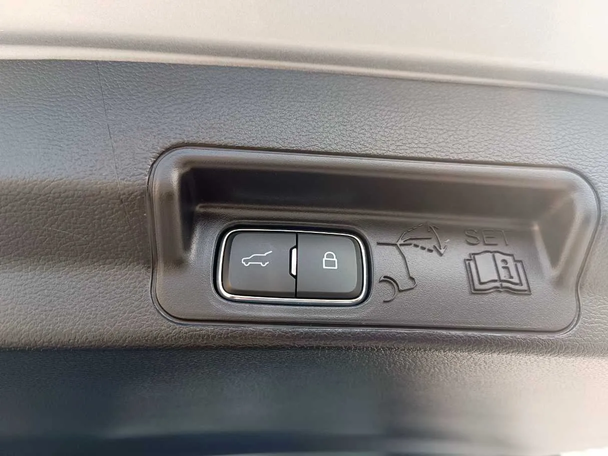 Car image 40