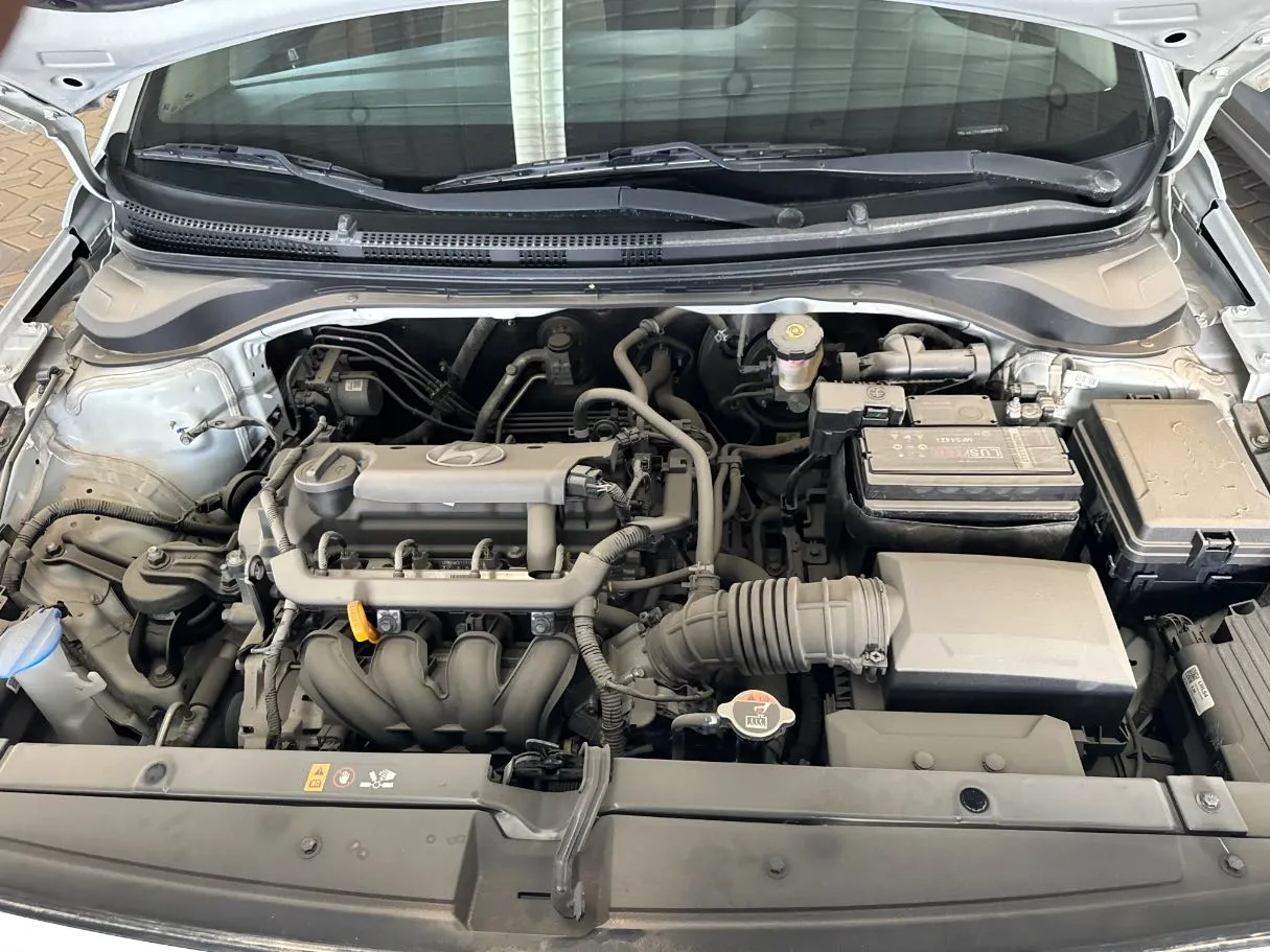 Car image 19