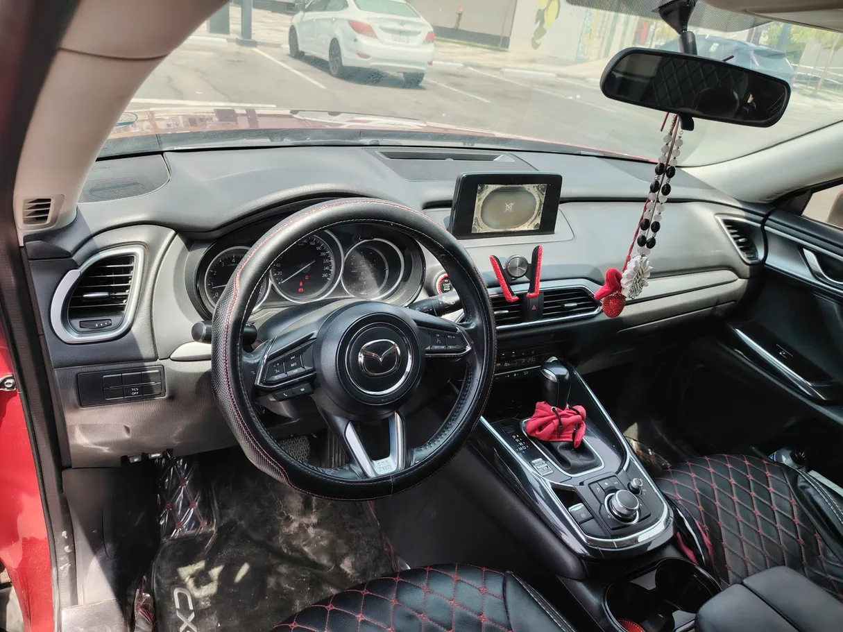 Car image 11