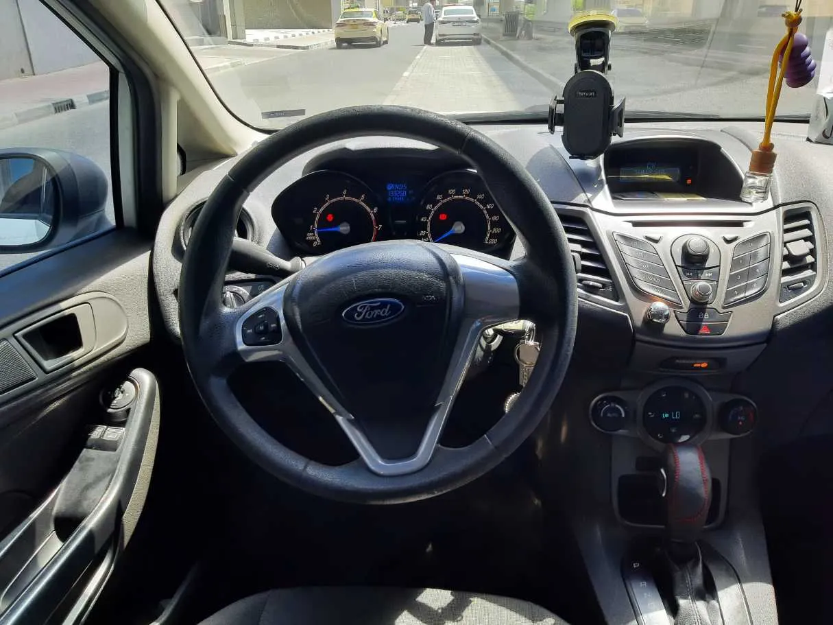 Car image 17