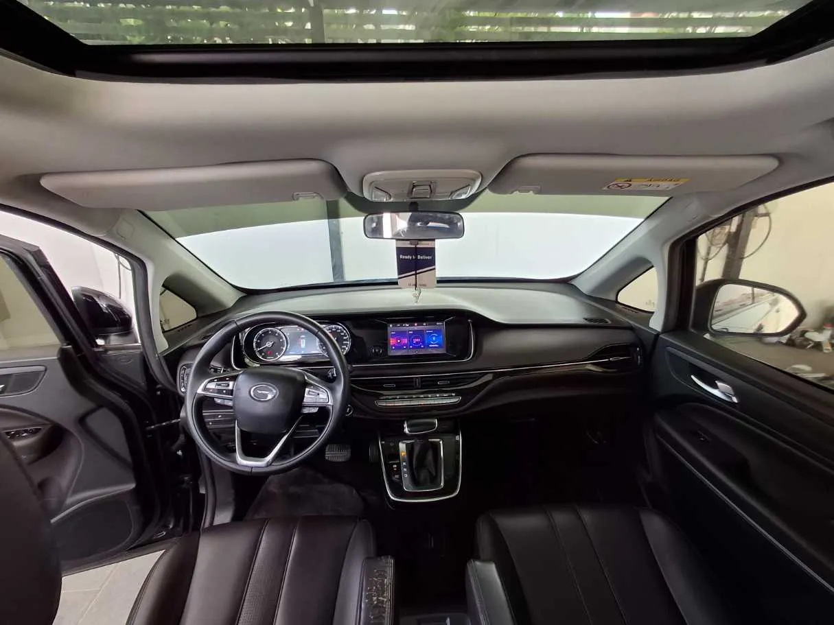 Car image 14