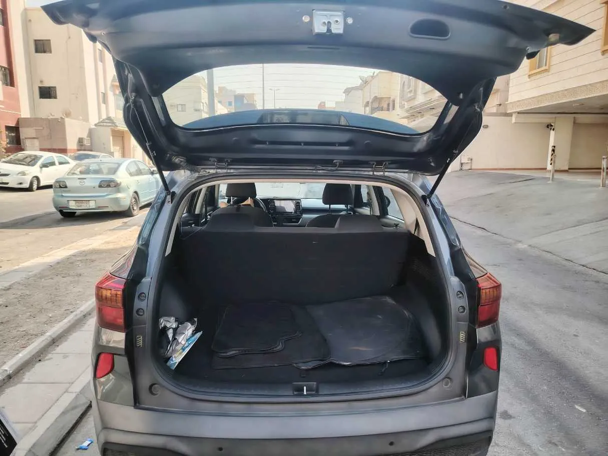 Car image 32