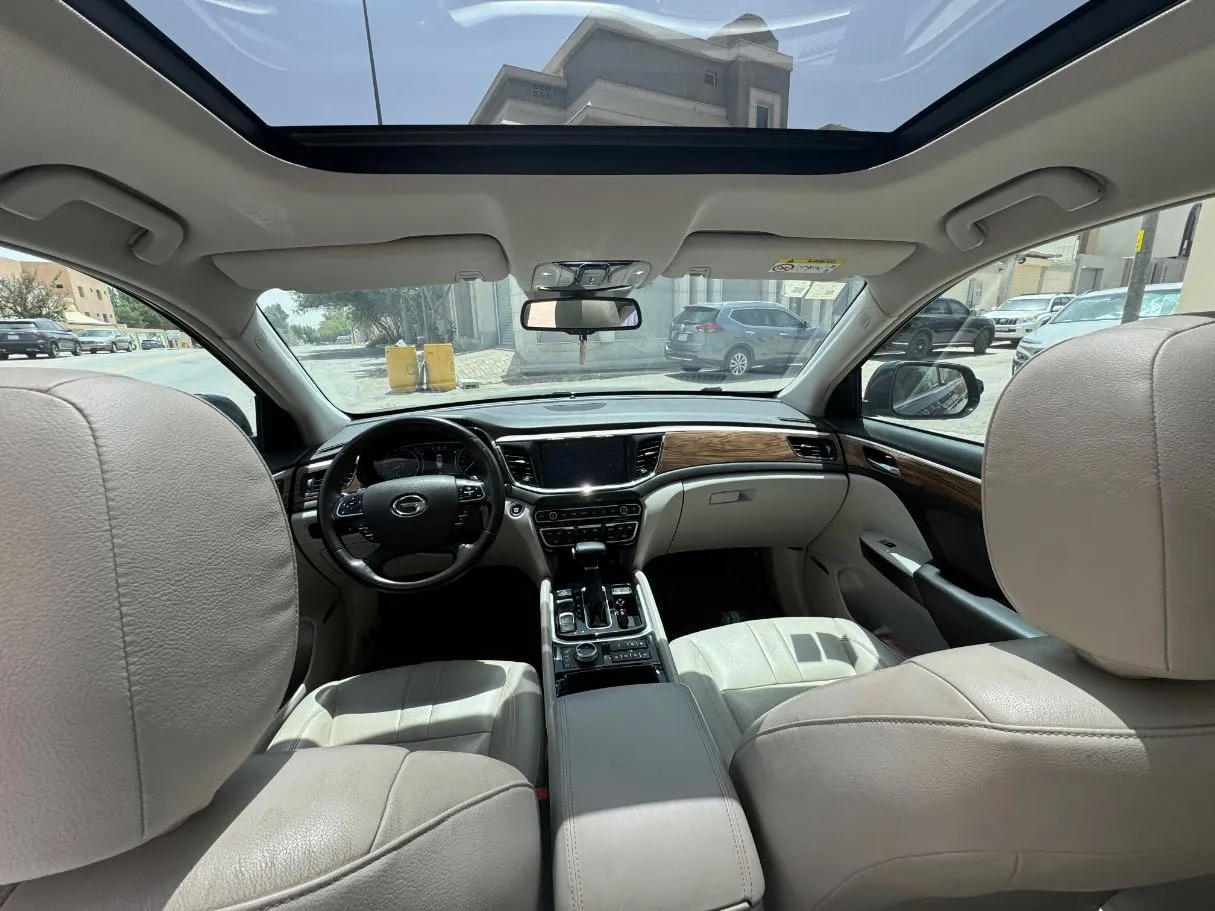 Car image 14