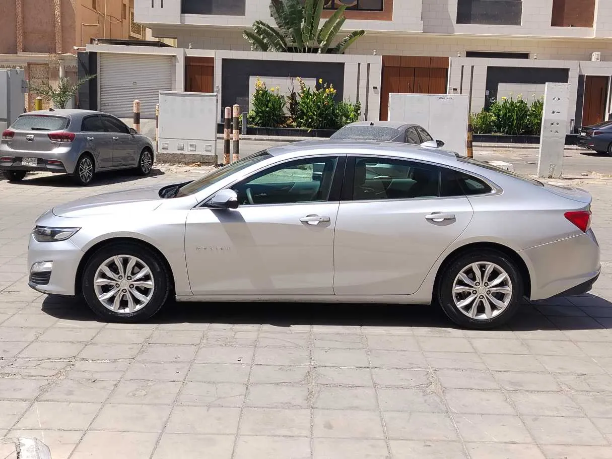 Car image 8