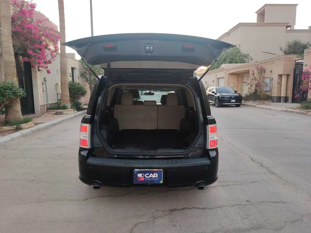 Car image 25