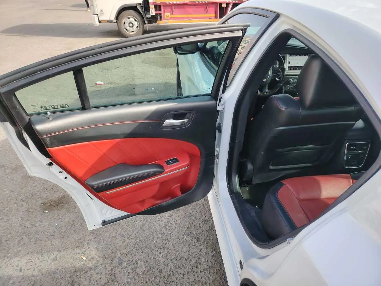 Car image 17