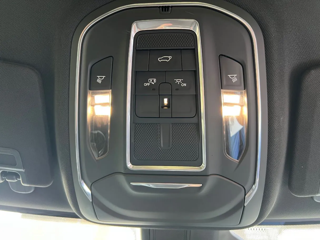 Car image 31