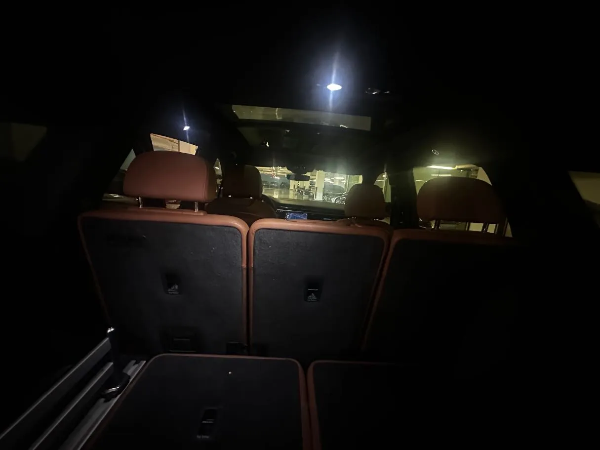 Car image 24