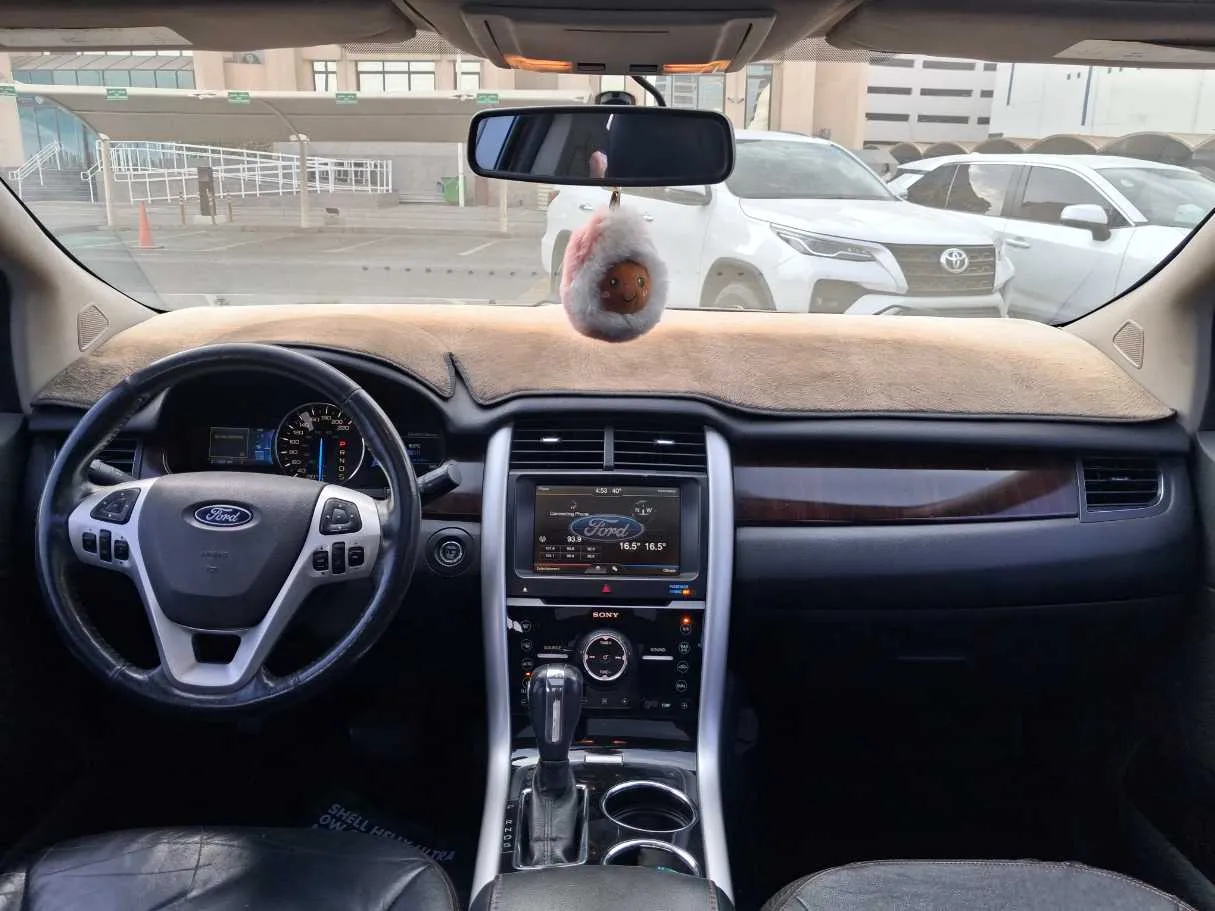 Car image 15