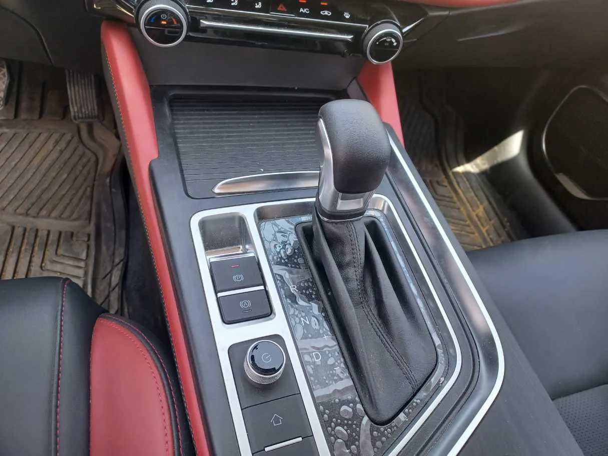 Car image 17
