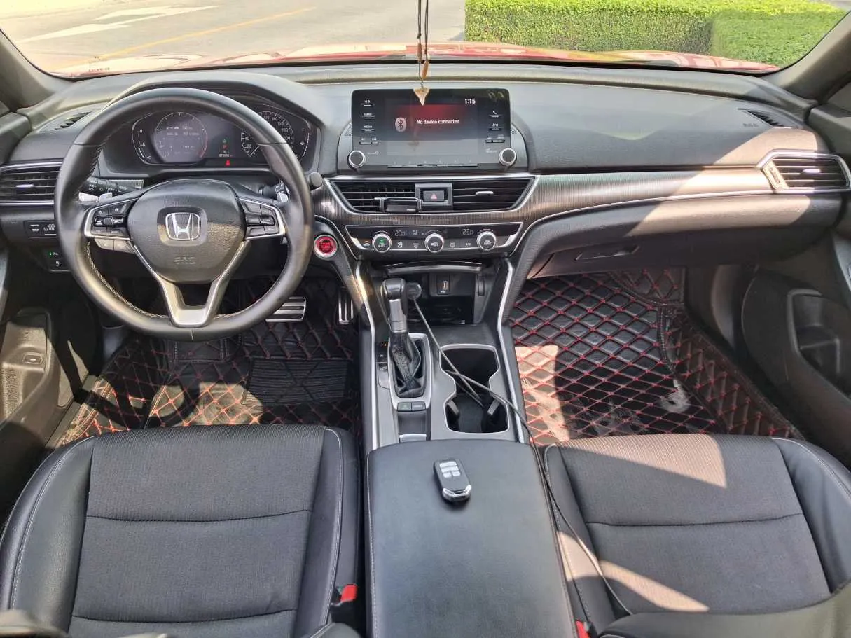 Car image 16