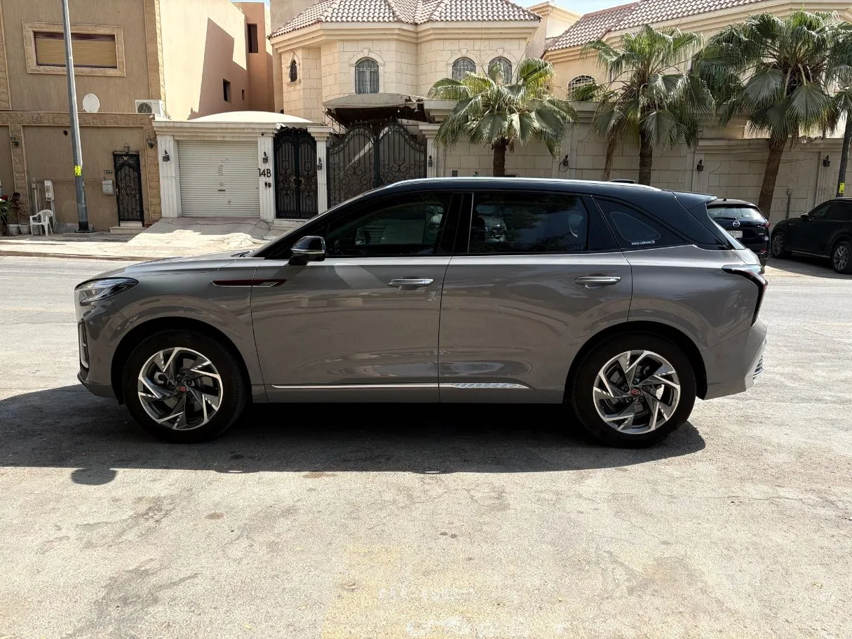Car image 8