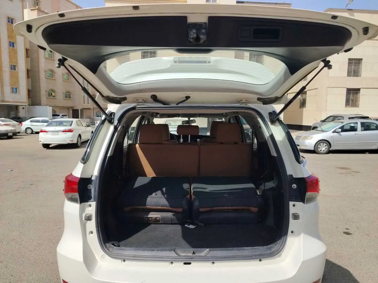 Car image 23