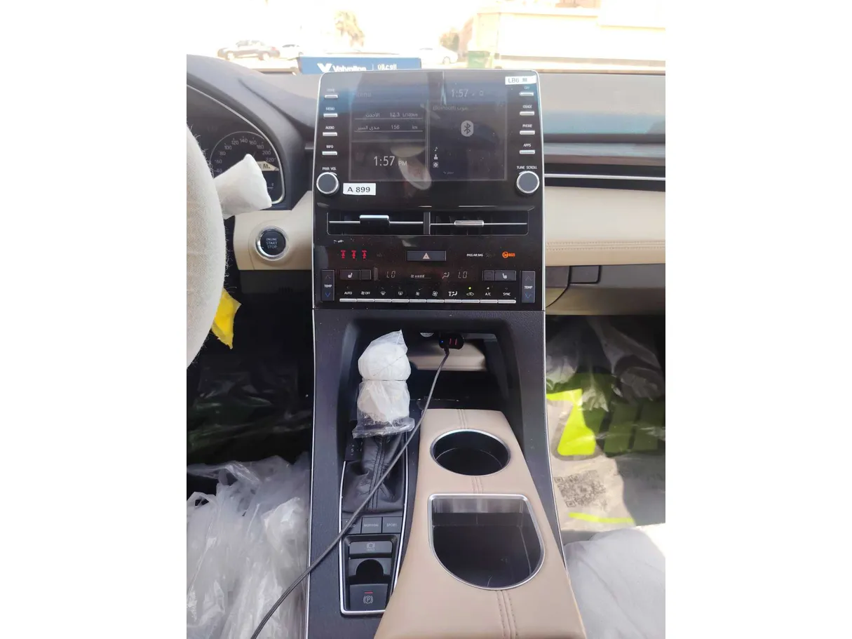 Car image 19