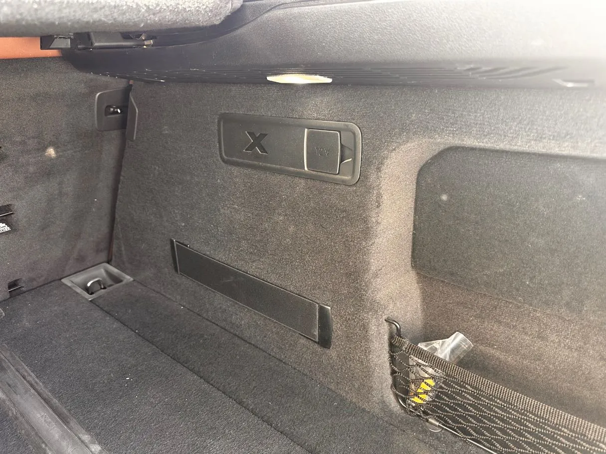 Car image 27