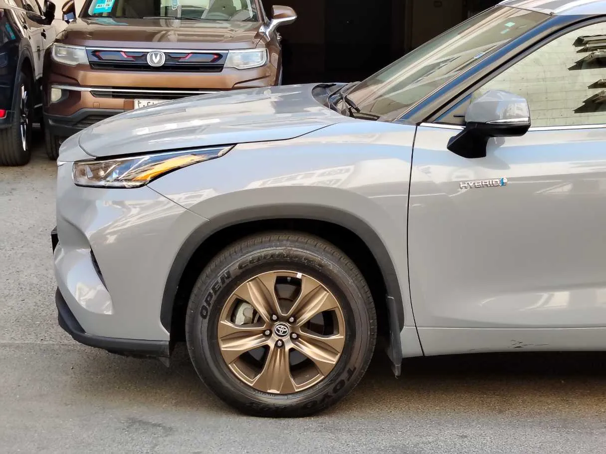 Car image 9
