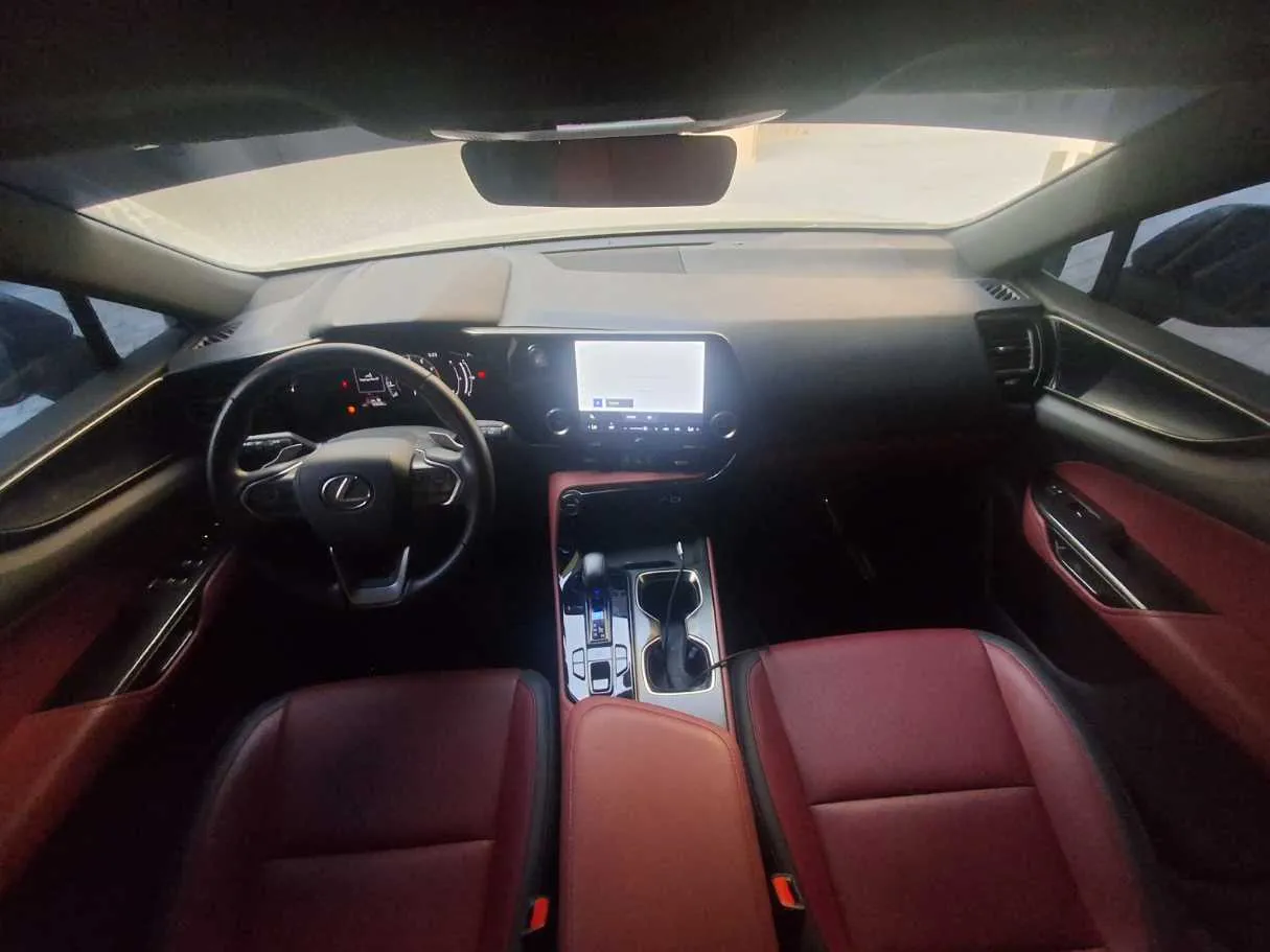 Car image 13