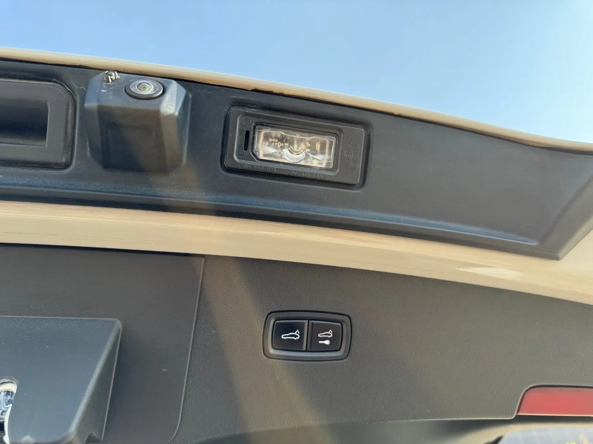 Car image 28