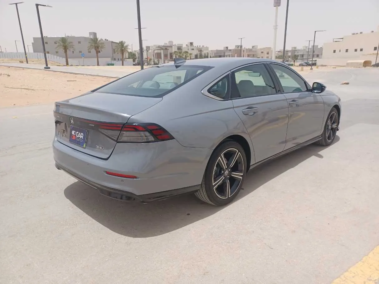 Car image 5