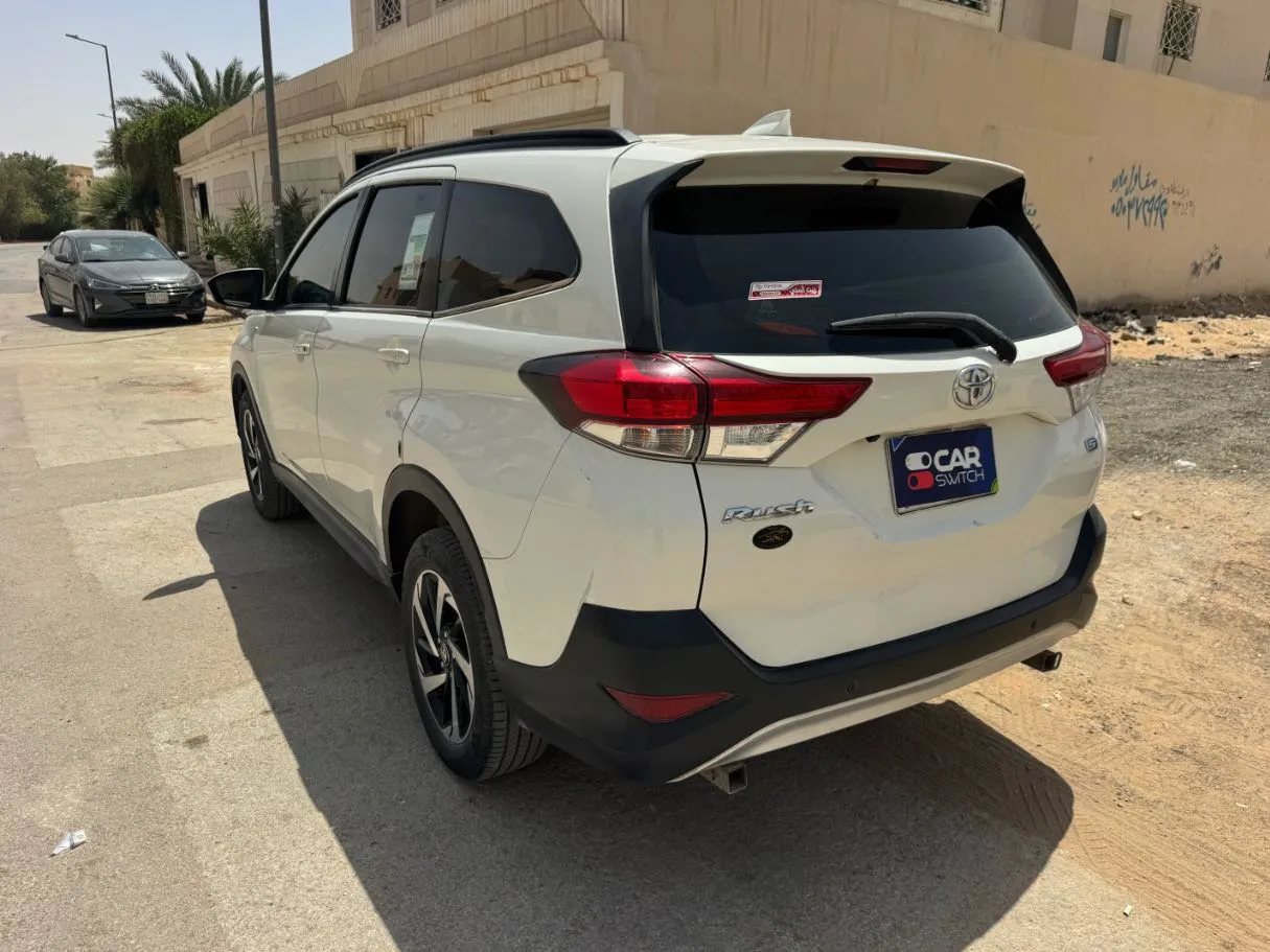 Car image 7