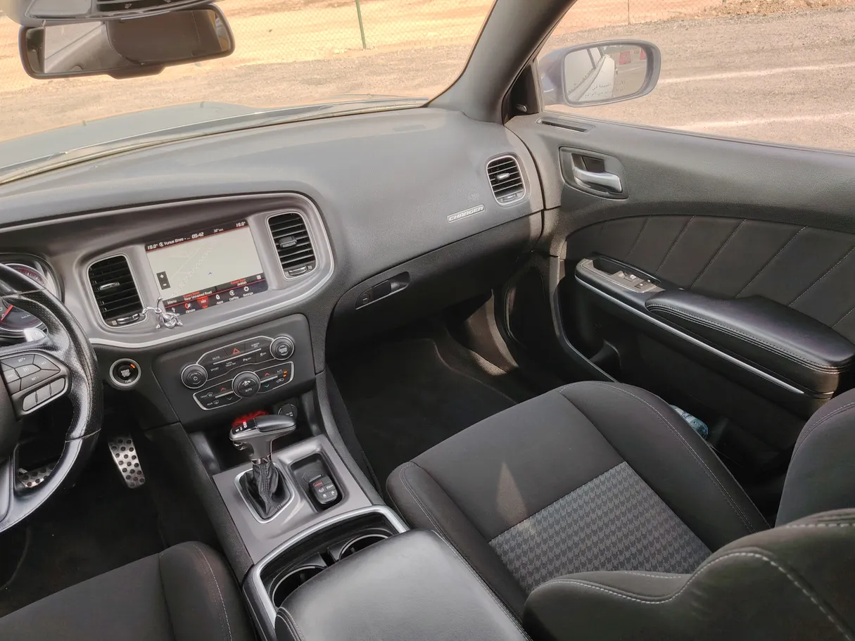 Car image 23