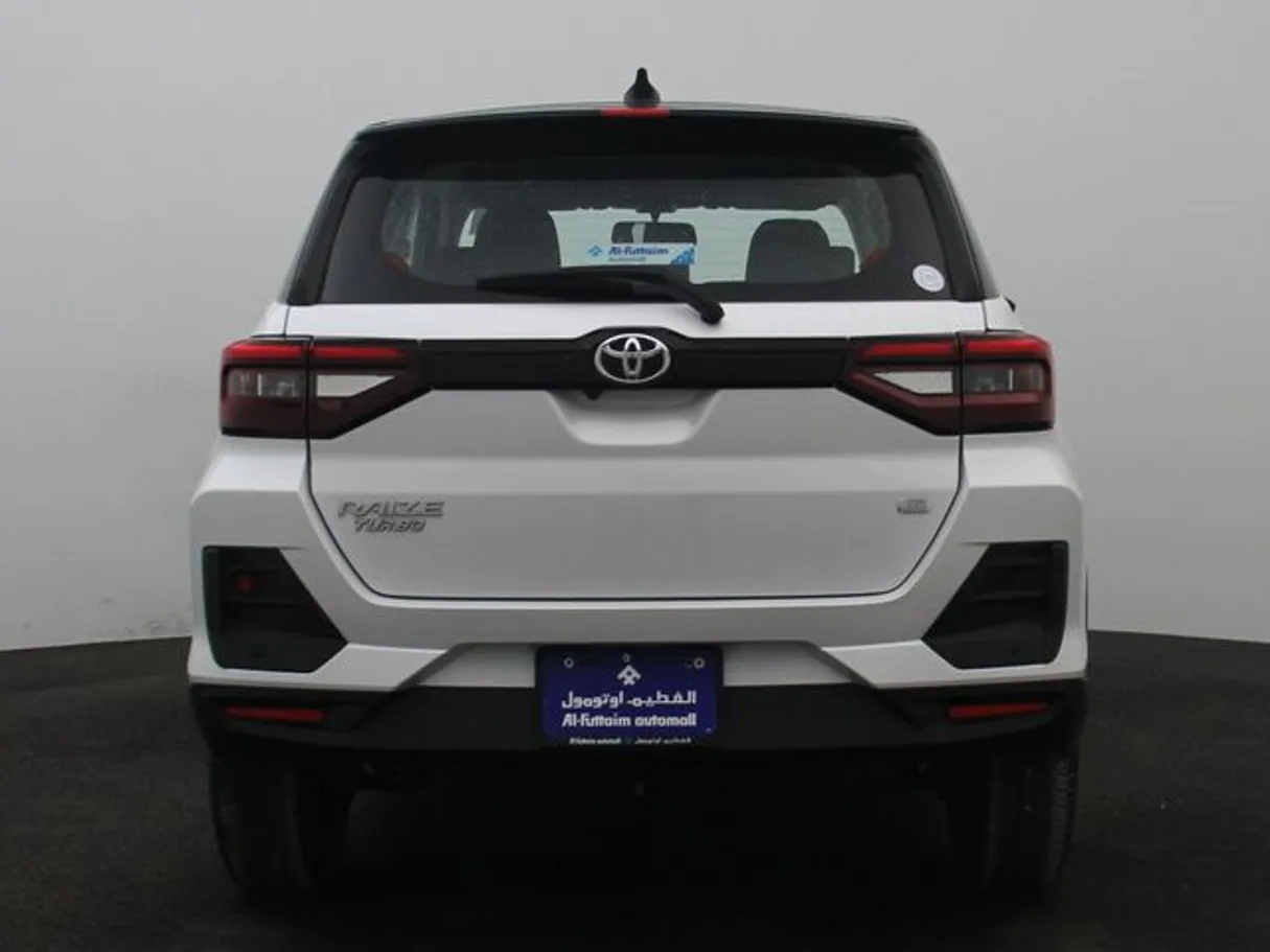 Car image 12