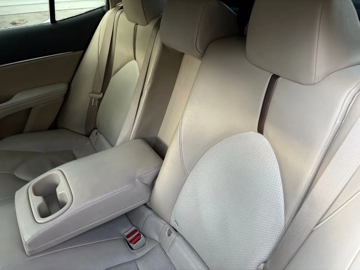Car image 17