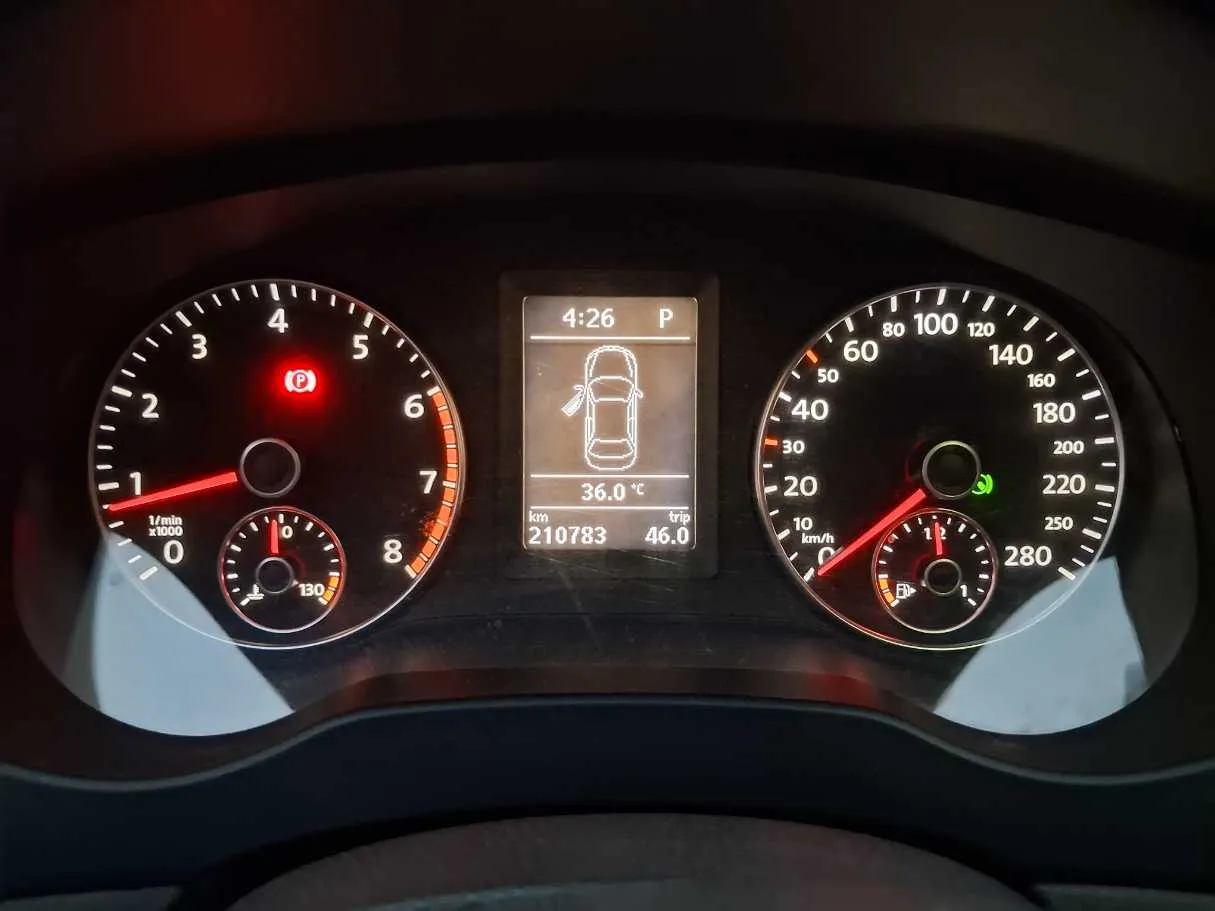 Car image 18