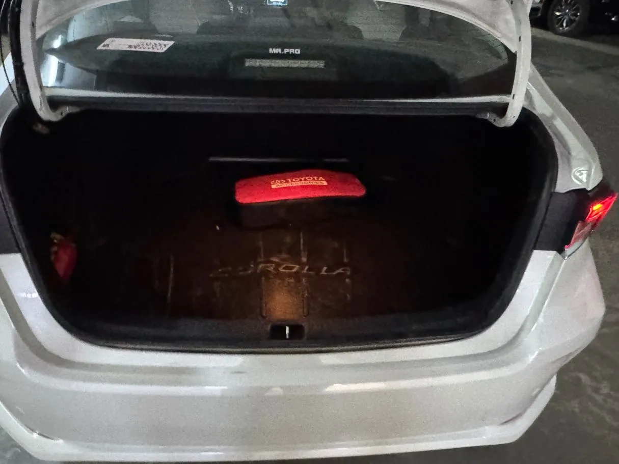 Car image 18