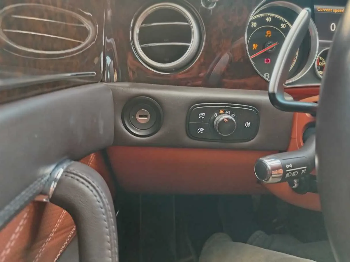 Car image 37
