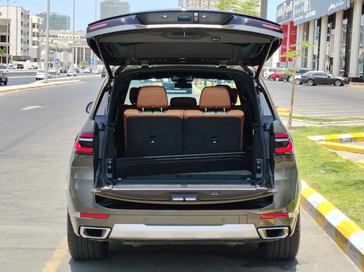 Car image 28