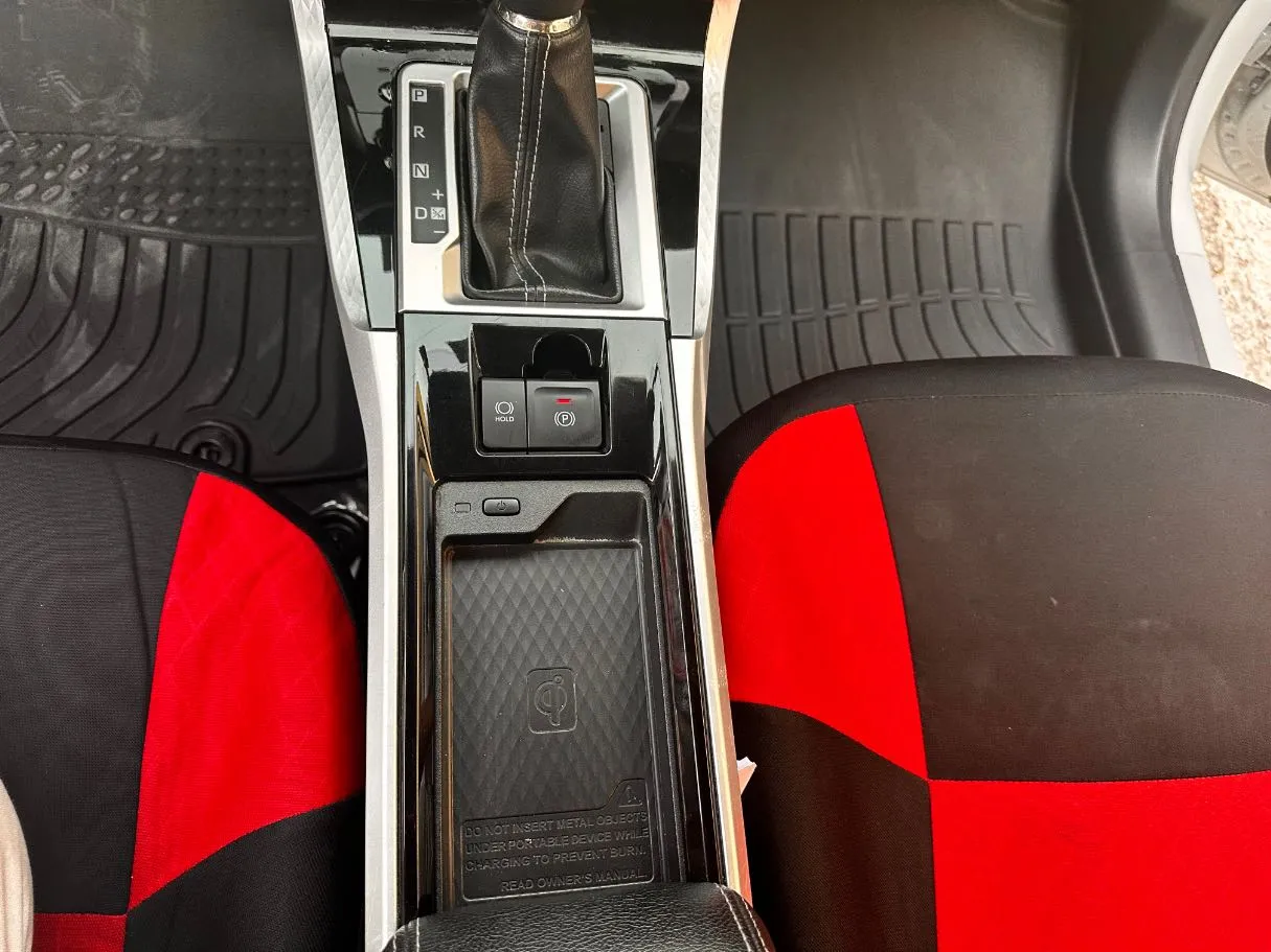 Car image 19