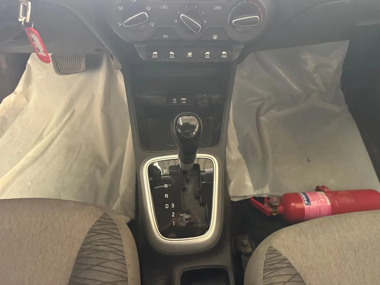 Car image 13