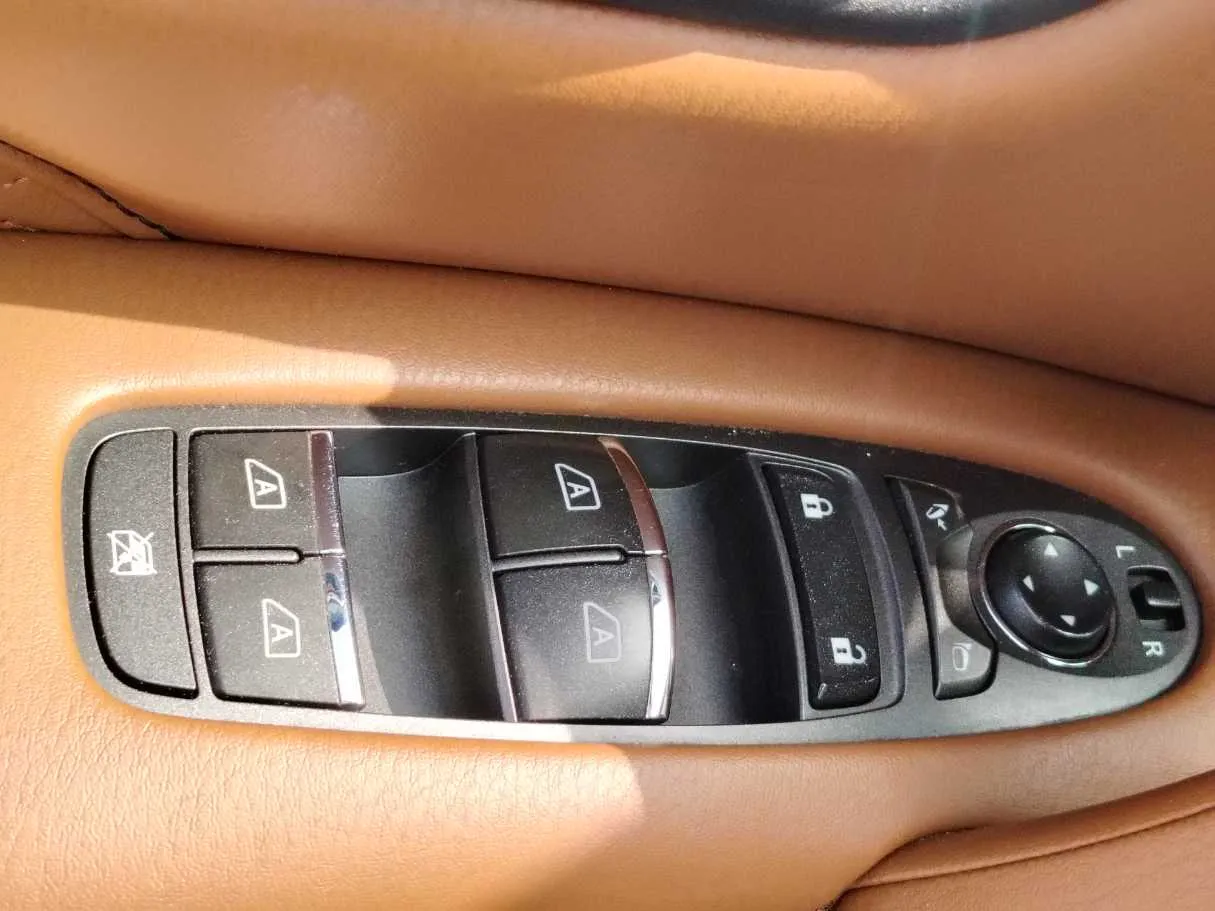 Car image 37