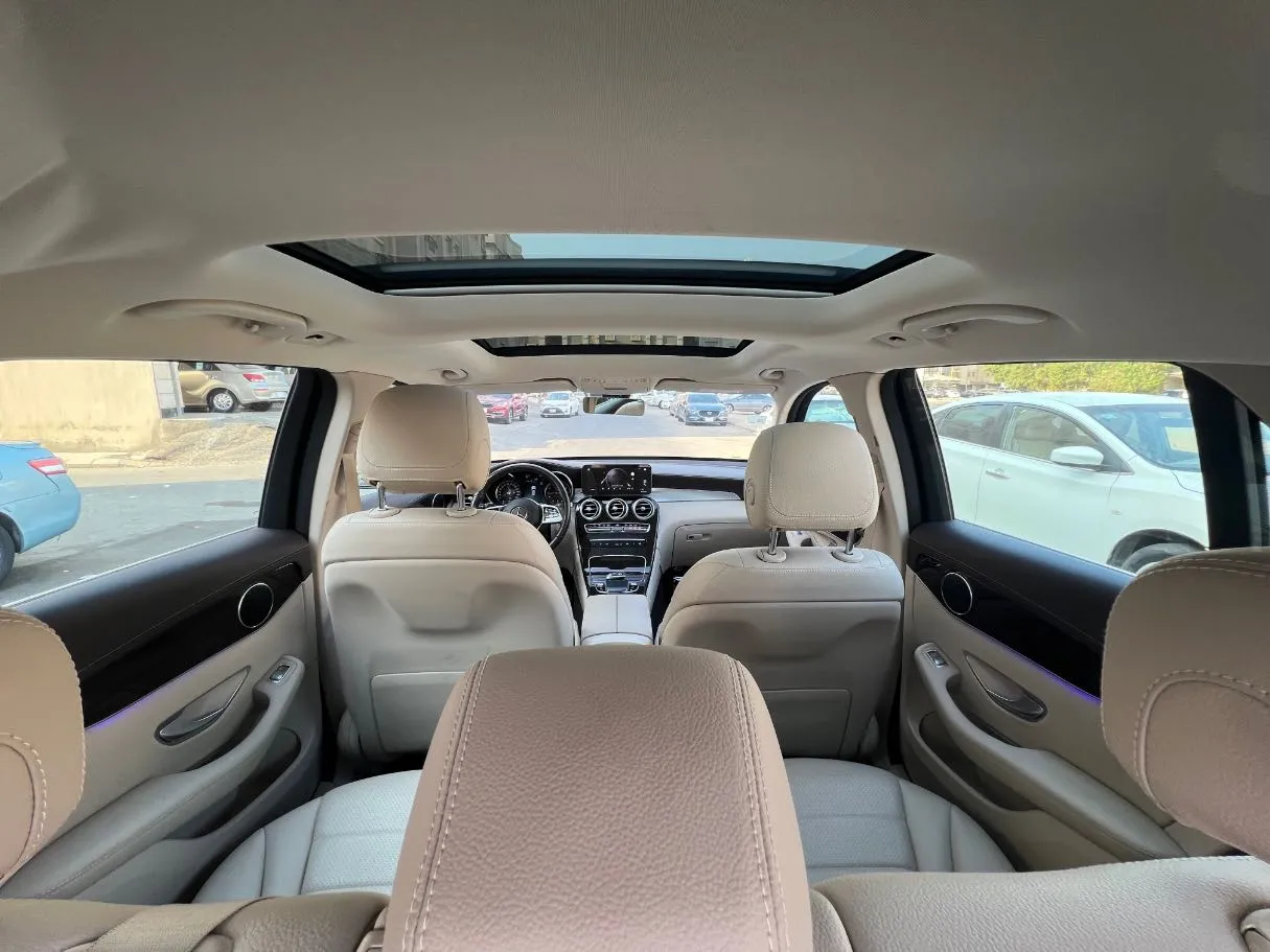 Car image 23