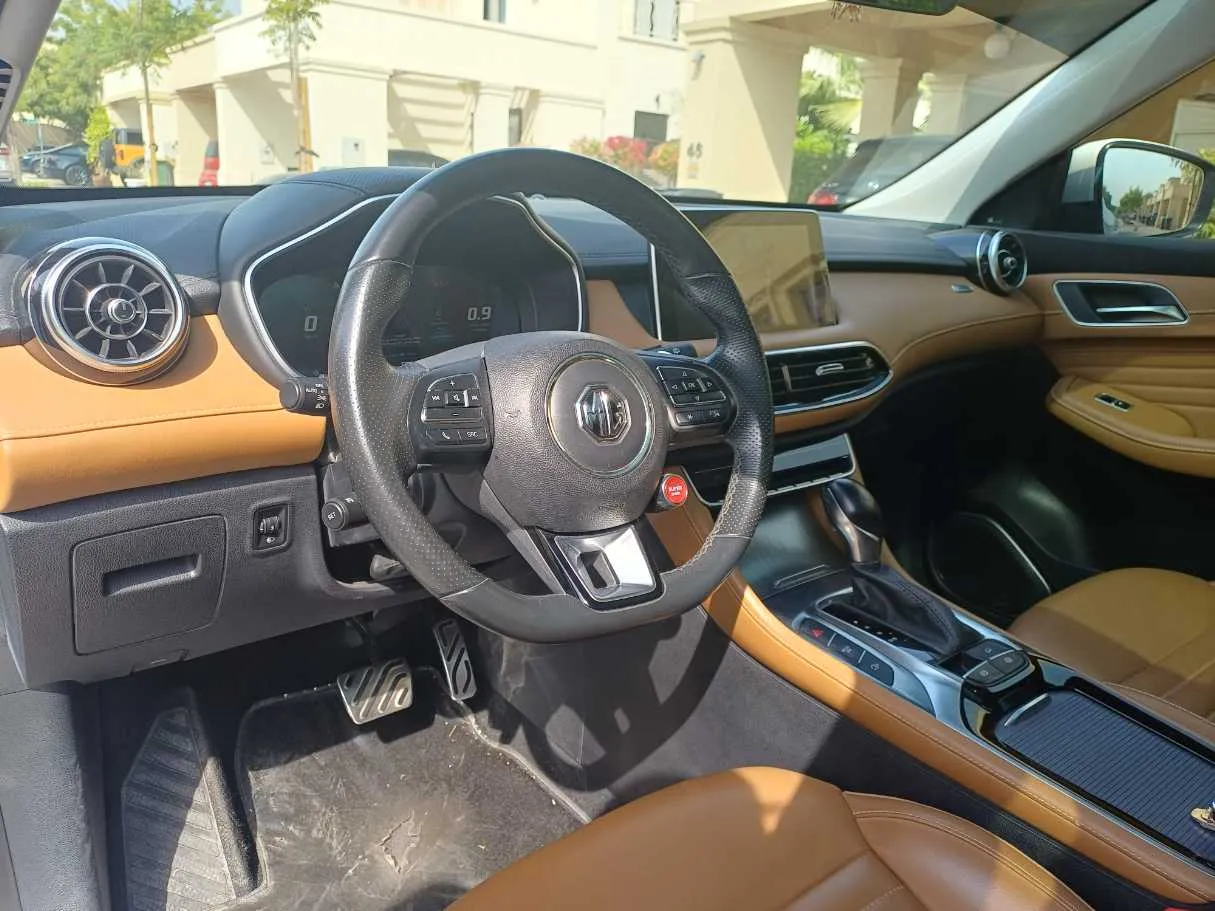 Car image 11