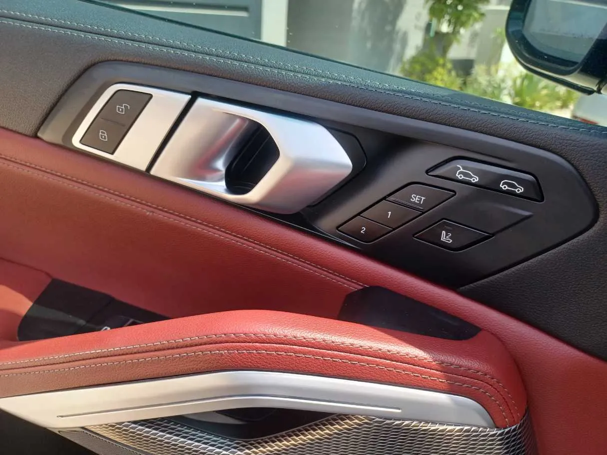 Car image 25