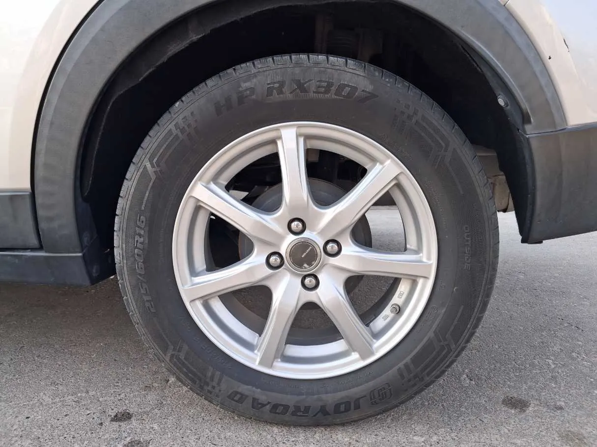 Car image 9