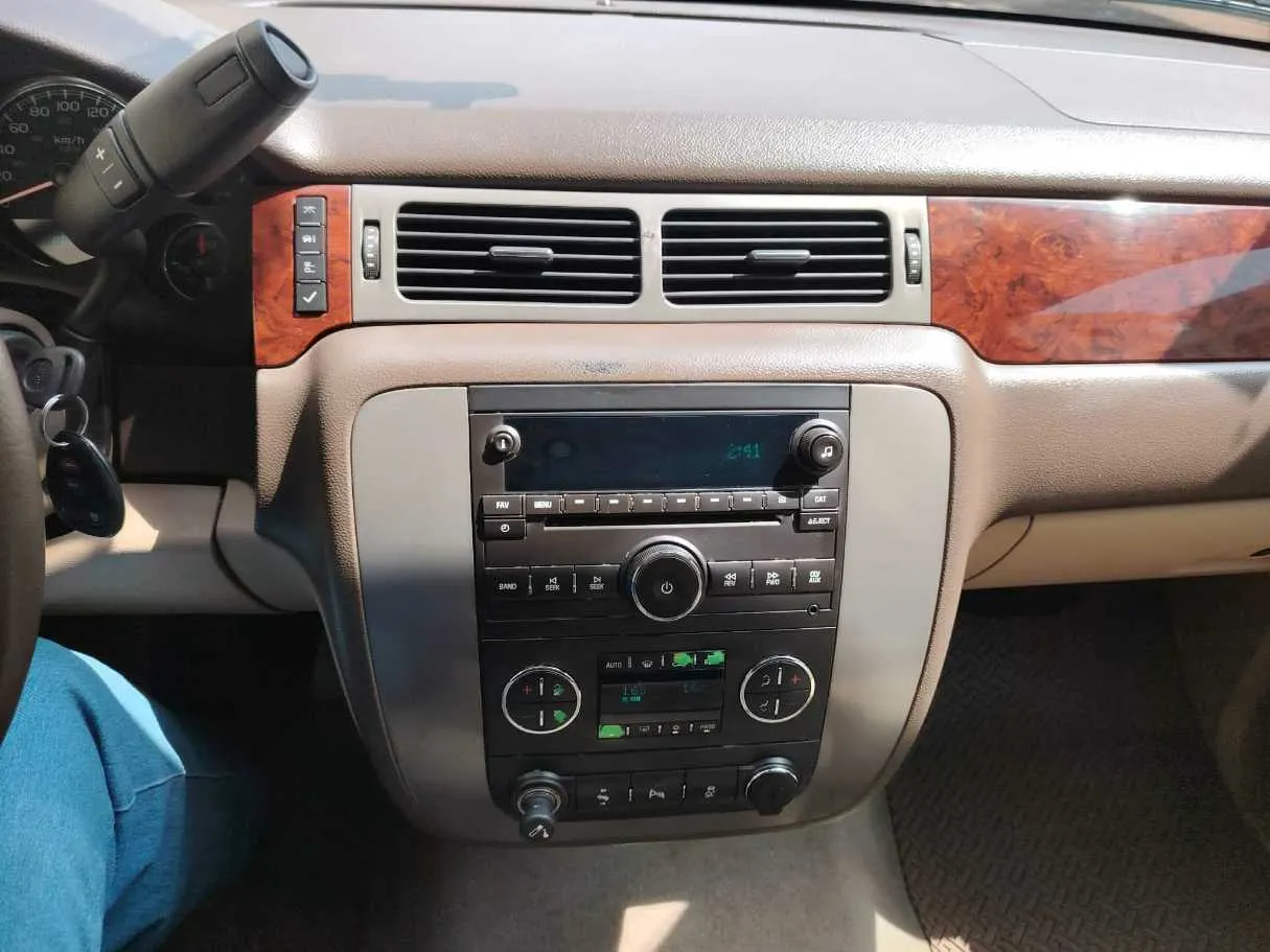 Car image 30