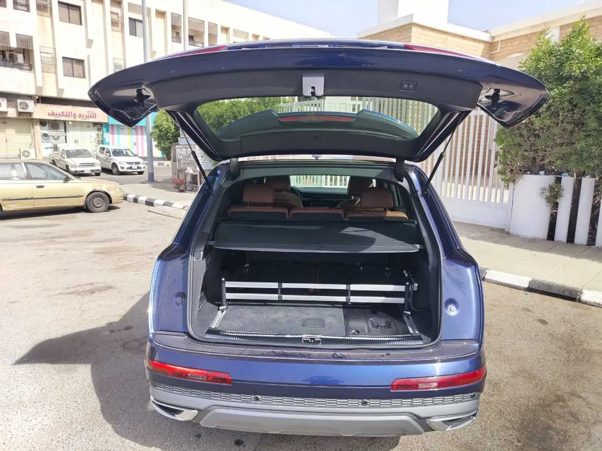 Car image 30
